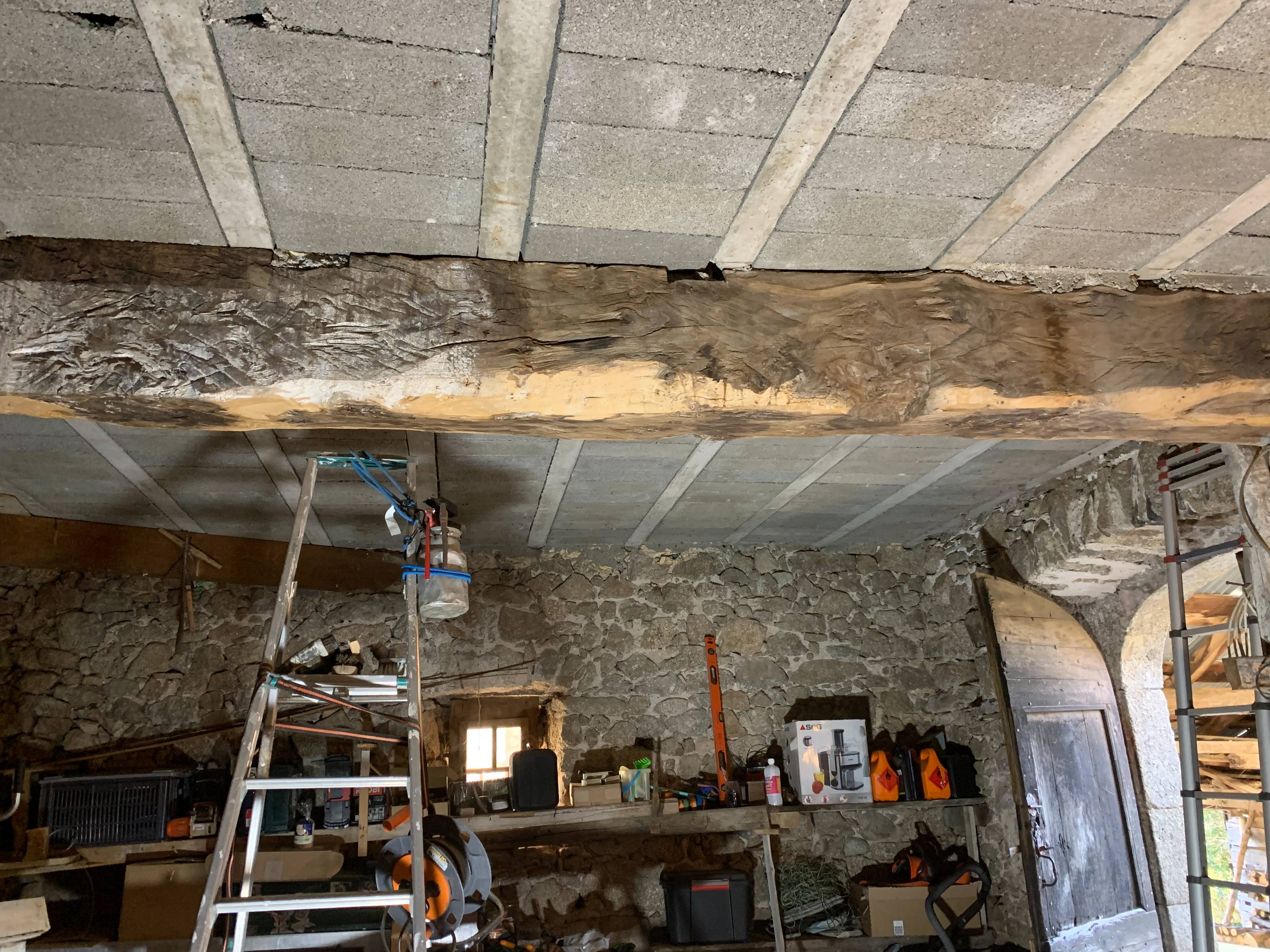 Poutre en cours de ponçage